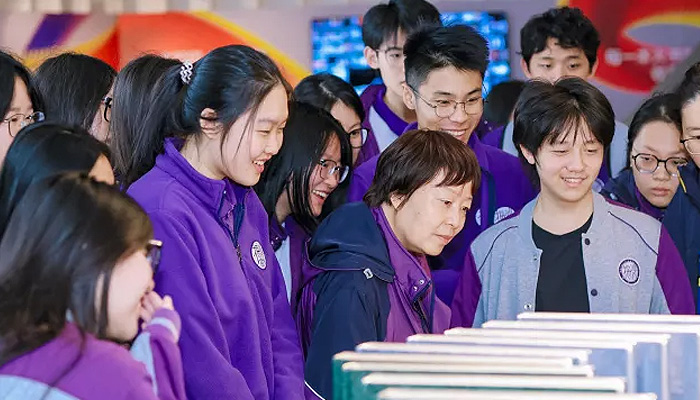 梅双学子走进雅昌艺术中心，探寻文化艺术魅力